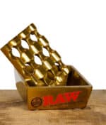 raw-aschenbecher-aus-metall-in-gold-1.jpg