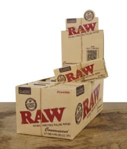 raw-connoisseur-papers-1-1-4-size-mit-vorgerollten-filtertips-24er-box.jpg